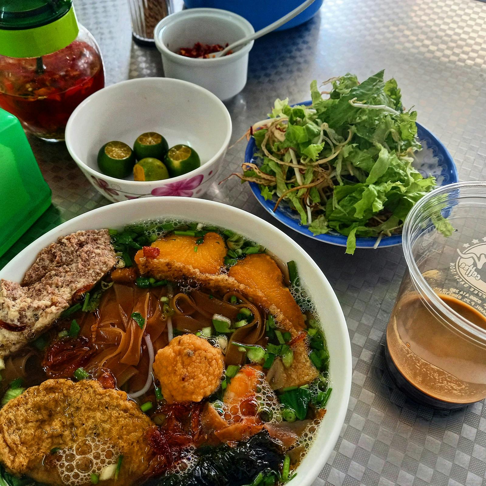 Eating in Văn Thánh Market, Bình Thạnh District, Saigon, Ho Chi Minh City